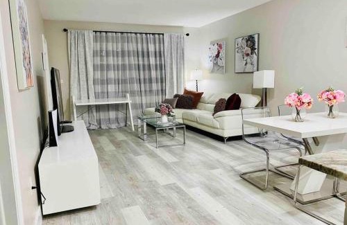 Aventura Apartamento | Modern 1BR 1BA Condo 1Block to Aventura Mall