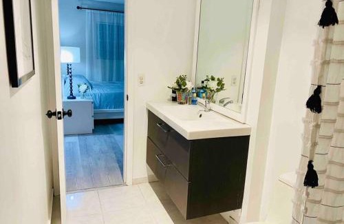 Aventura Apartamento | Modern 1BR 1BA Condo 1Block to Aventura Mall