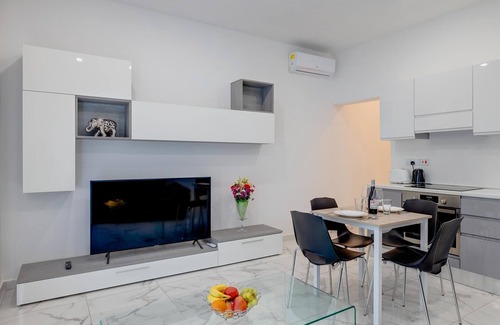 Gzira Apartamento | Modern 1BR Apartment Central Location