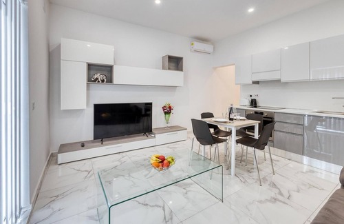 Gzira Apartamento | Modern 1BR Apartment Central Location