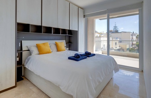 Swieqi Apartamento | Modern 1BR Apartment in Central St Julian s