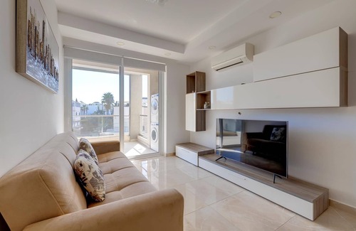 Swieqi Apartamento | Modern 1BR Apartment in Central St Julian s