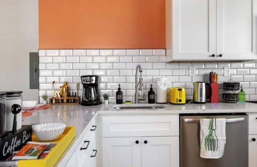 South Side Apartamento | Modern 1BR Brick+ Kingbed+Free Parking+Close to DT