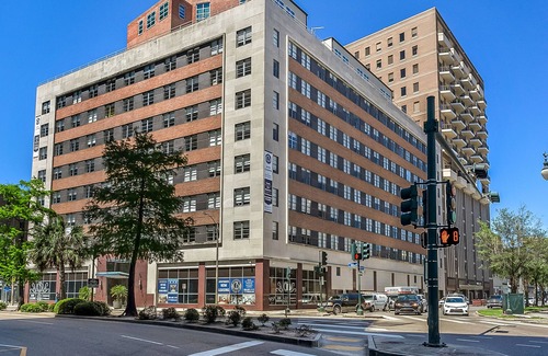 Central Business District Apartamento | Modern 1BR Condo in California Building