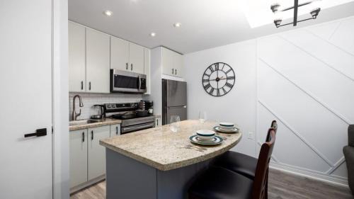 Bloor-Yorkville Apartamento | Modern 1BR Condo in Church Yonge Corridor