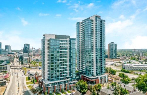 Kitchener Apartamento | Modern 1BR Condo - King bed - Cityscape Views