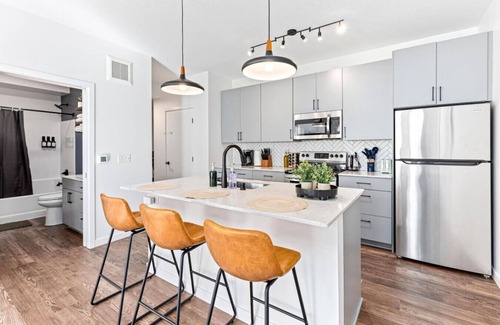 Uptown Apartamento | Modern 1BR in Uptown | Walkable & Stylish