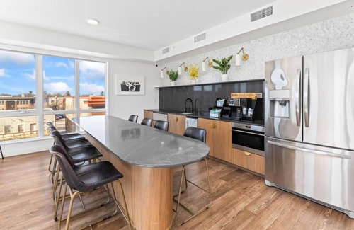 Uptown Apartamento | Modern 1BR in Uptown | Walkable & Stylish