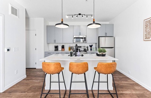 Uptown Apartamento | Modern 1BR in Uptown | Walkable & Stylish