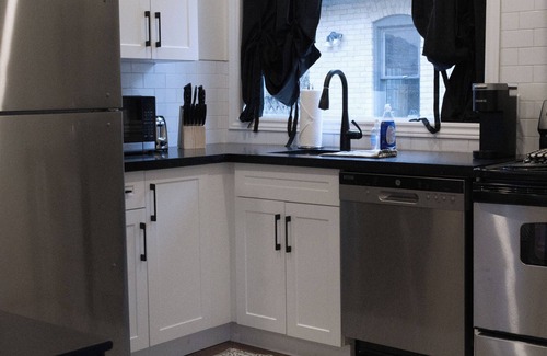 South London Casa | *Comfortable & Modern* 1BR apt in Wortley Village