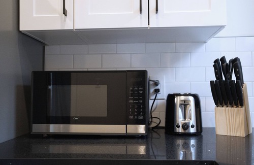 South London Casa | *Comfortable & Modern* 1BR apt in Wortley Village
