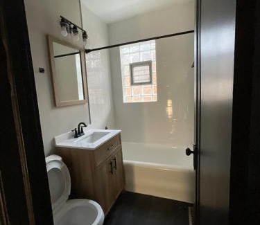 Gage Park Apartamento | Modern 1BR Outdoor Space & Cozy Vibes