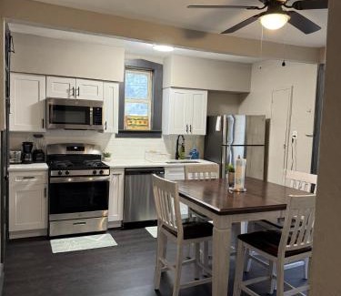 Gage Park Apartamento | Modern 1BR Outdoor Space & Cozy Vibes