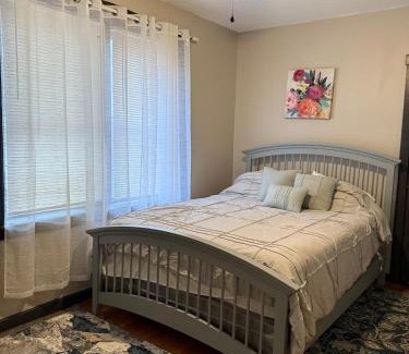 Gage Park Apartamento | Modern 1BR Outdoor Space & Cozy Vibes