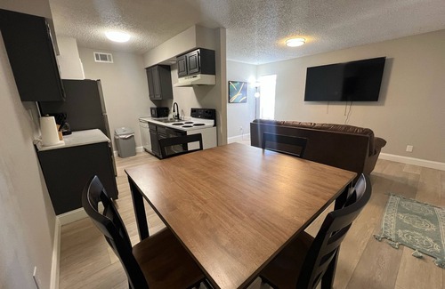 Oaks Historic District Apartamento | Modern 1BR Peaceful Stay