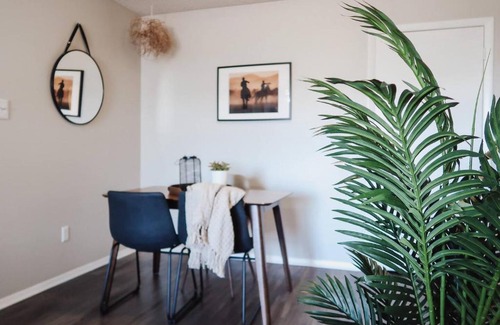 South Lamar Apartamento | Modern 1BR SOLA - Pool & Gym 5 min to DT + Dogs ok