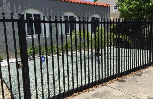 Buena Vista Apartamento | Modern 2/1 Apt near Midtown and Beaches