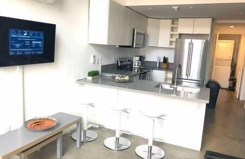 University Heights Apartamento | Modern 2 Bdrm w/Parking in the Heart of Hillcrest w garage parking spot - ADA