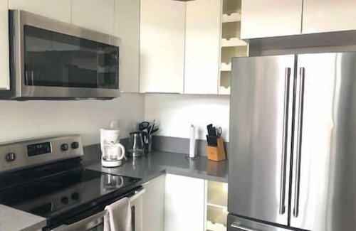 University Heights Apartamento | Modern 2 Bdrm w/Parking in the Heart of Hillcrest w garage parking spot - ADA