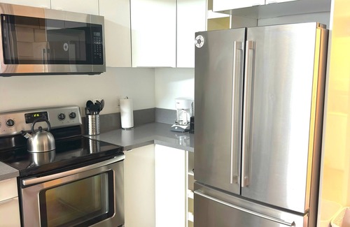 University Heights Apartamento | Modern 2 Bdrm w/Parking in the Heart of Hillcrest w garage parking spot - ADA