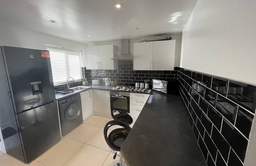 Hull Casa | Modern -2 Bed Room House very Spacious