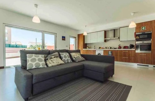 Leiria Apartamento | Modern, 2 bed apartment near the beach