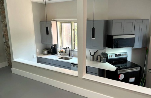 Albany Apartamento | ★MODERN 2 bed, 1 bath w/ patio! Great downtown location ★