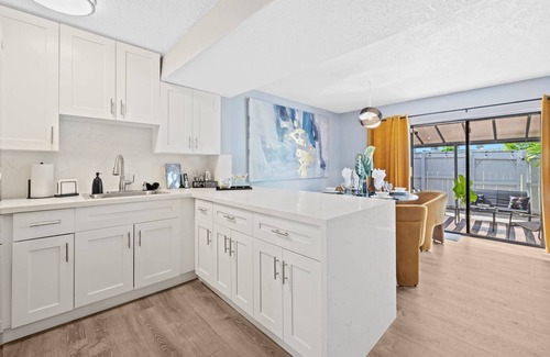 Lauderdale Lakes Condominio | Last Chance for Summer Savings in Florida