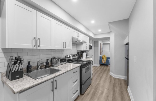 Pickering Apartamento | Modern 2-Bed, 2-Bath BSMT suite | Parking | Wi Fi