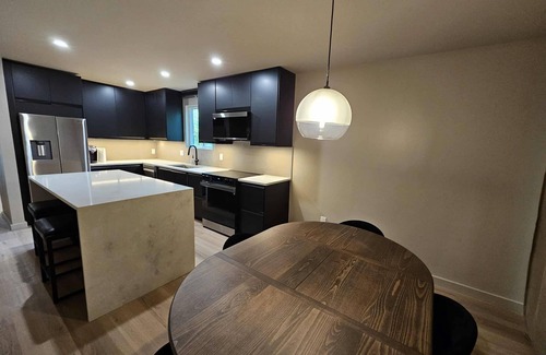 Rosewood Apartamento | Modern 2 Bed, 2 Bath Ground Floor Apartment with Private Backyard