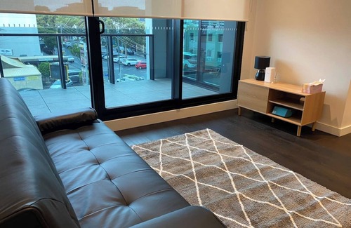 West Melbourne Apartamento | Modern 2-Bed Apt + Parking | West Melbourne!