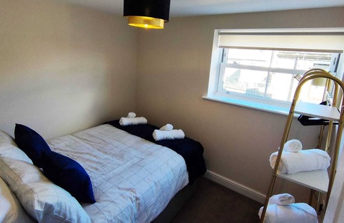 Ogden Apartamento | Modern 2-Bed Apartment , Heart of Queensbury. Great Walks Nearby!