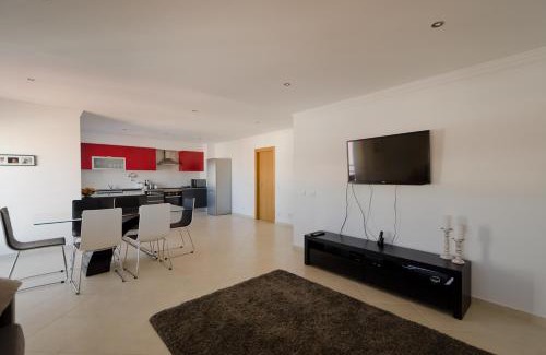 Lagoa e Carvoeiro Apartamento | Modern 2 Bed Apartment 5km Carvoeiro