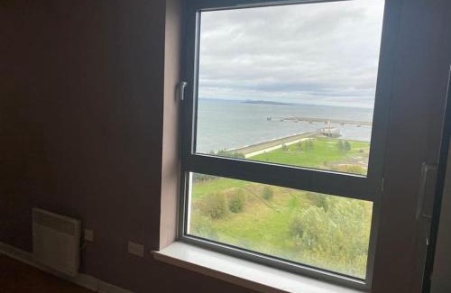 Newhaven Apartamento | Modern 2 bed apartment with stunning seaside view
