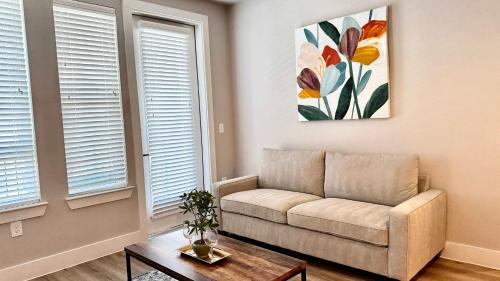McNeil Apartamento | Modern 2- Bed Apt Pool & Gym