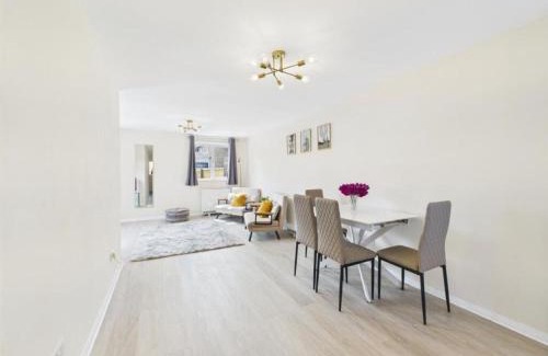 Calne Casa | MODERN 2 BED BUNGALOW SLEEPS 4 Pet friendly