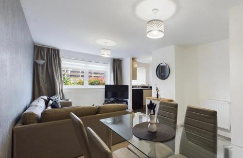 Landore Apartamento | Modern 2 bed city apartment with private parking