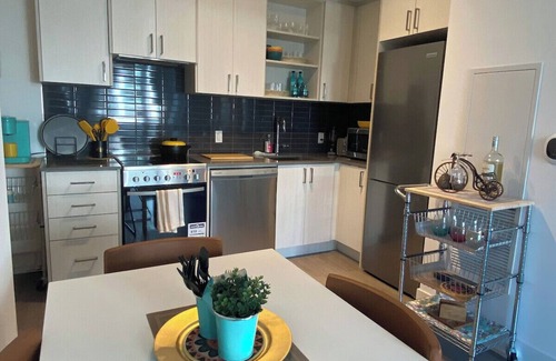 Downsview Condominio | Modern 2-Bed Condo/2 Balconies With Park Views/ Family & Pet Friendly