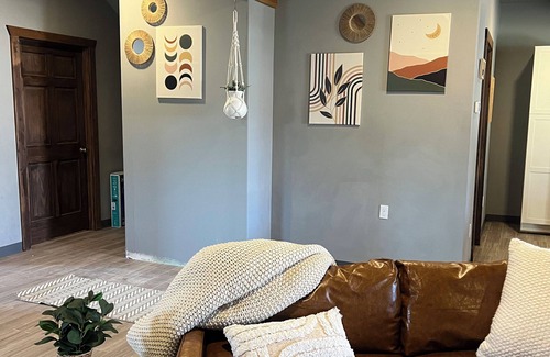 Fairbanks Apartamento | Modern 2‑bed condo near downtown Fairbanks fully equipped kitchen in‑unit laundry off‑street parking