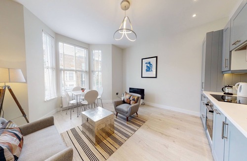 Golborne Apartamento | Modern 2 Bed Flat - 4mins to Westbourne Park Tube