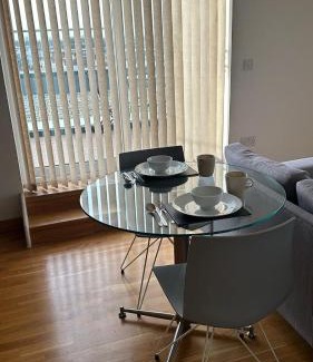 Southend-on-Sea Apartamento | Modern 2 bed flat with balcony