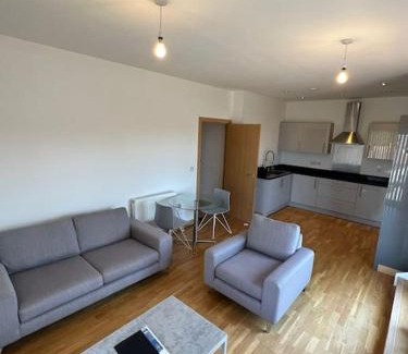 Southend-on-Sea Apartamento | Modern 2 bed flat with balcony