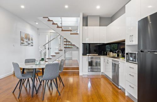 Brunswick West Casa | Modern 2-Bed Home in Brunswick with Courtyard