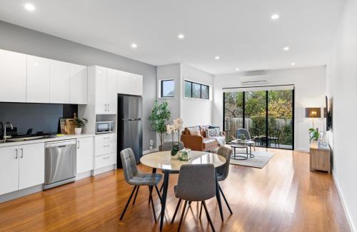 Brunswick West Casa | Modern 2-Bed Home in Brunswick with Courtyard