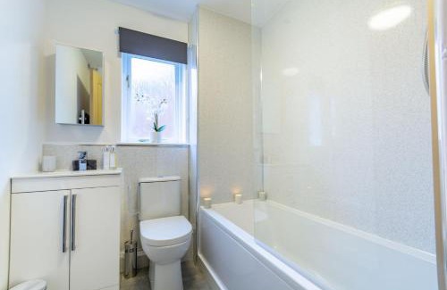 Newark upon Trent Casa | Modern 2-Bed Home with Free Parking Near Peak District