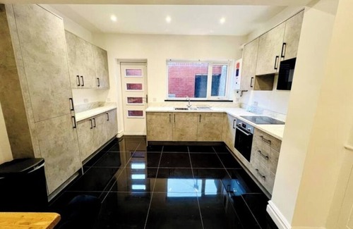 Blyth Casa | Modern 2-bed house in Blyth centre with two bedrooms and two bathrooms