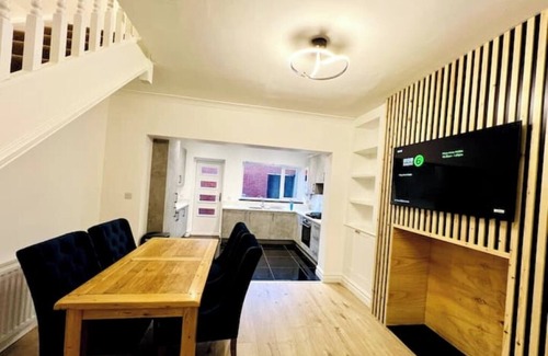 Blyth Casa | Modern 2-bed house in Blyth centre with two bedrooms and two bathrooms
