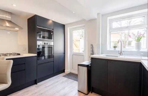 Gillingham Apartamento | Modern 2 Bed House in Rainham, Kent - Central Location
