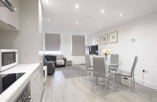 West Ham Apartamento | Modern 2 Bed in Stratford, London with Wi-Fi & Sleeps 5