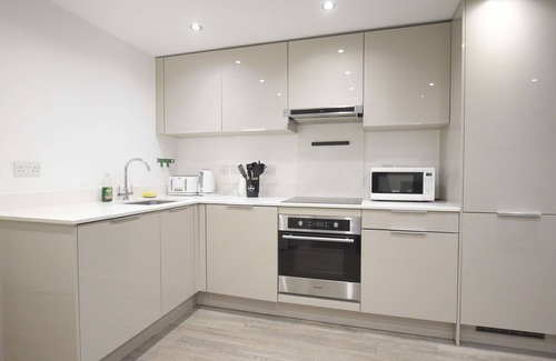 West Ham Apartamento | Modern 2 Bed in Stratford, London with Wi-Fi & Sleeps 5